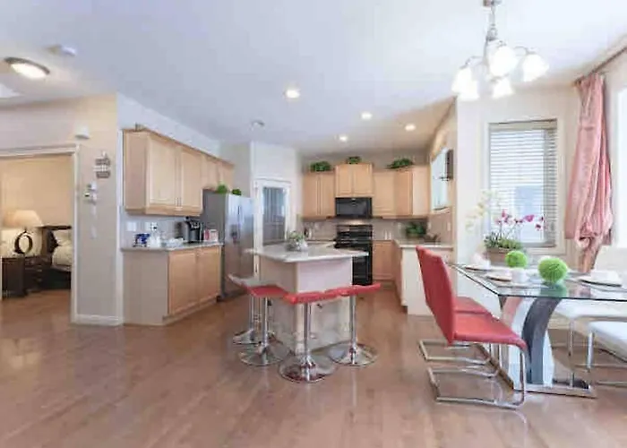 2500 Sq House In Springbank Hill Bl 261818