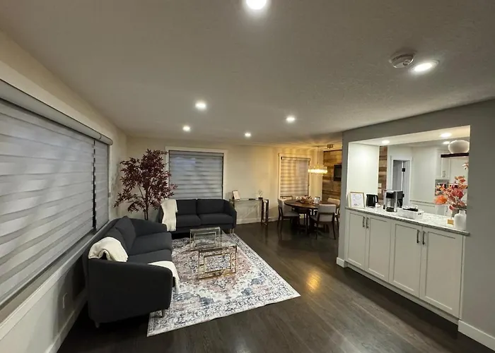 Luxurious Air Conditioned Inner City Bungalow