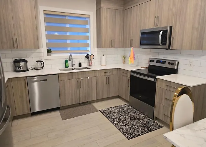 Cozy Comfort Homestaed-Near Airport